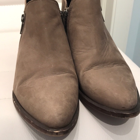 Steve Madden Leather Ankle Booties. Zip up sides. - Picture 5 of 8